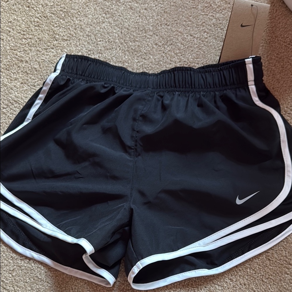 NWT Nike Women's Black  and White Running Shorts- dry tempo